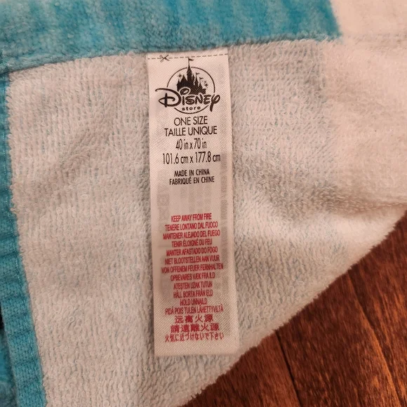 Disney Mickey Mouse & Minnie Summer Fun Beach Towel NWOT - Picture 4 of 4